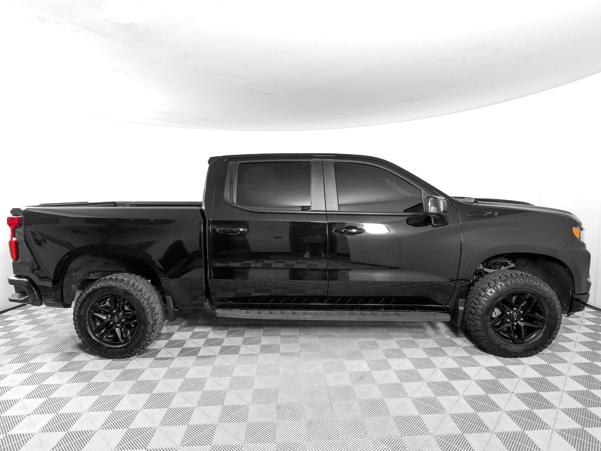Used 2023 Chevrolet Silverado 1500 LT Trail Boss w/ LT Trail Boss Premium Package AWD/4WD image 3