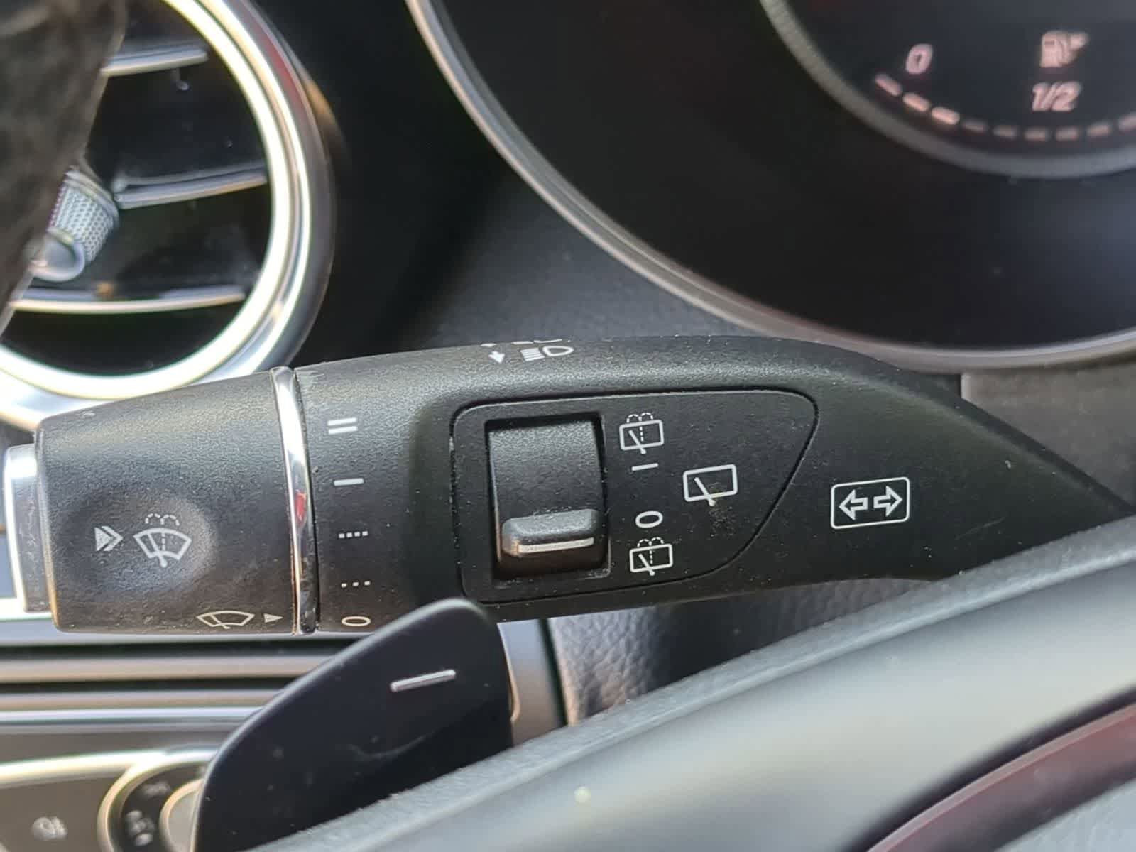 Used 2019 Mercedes-Benz GLC 300 4MATIC image 25