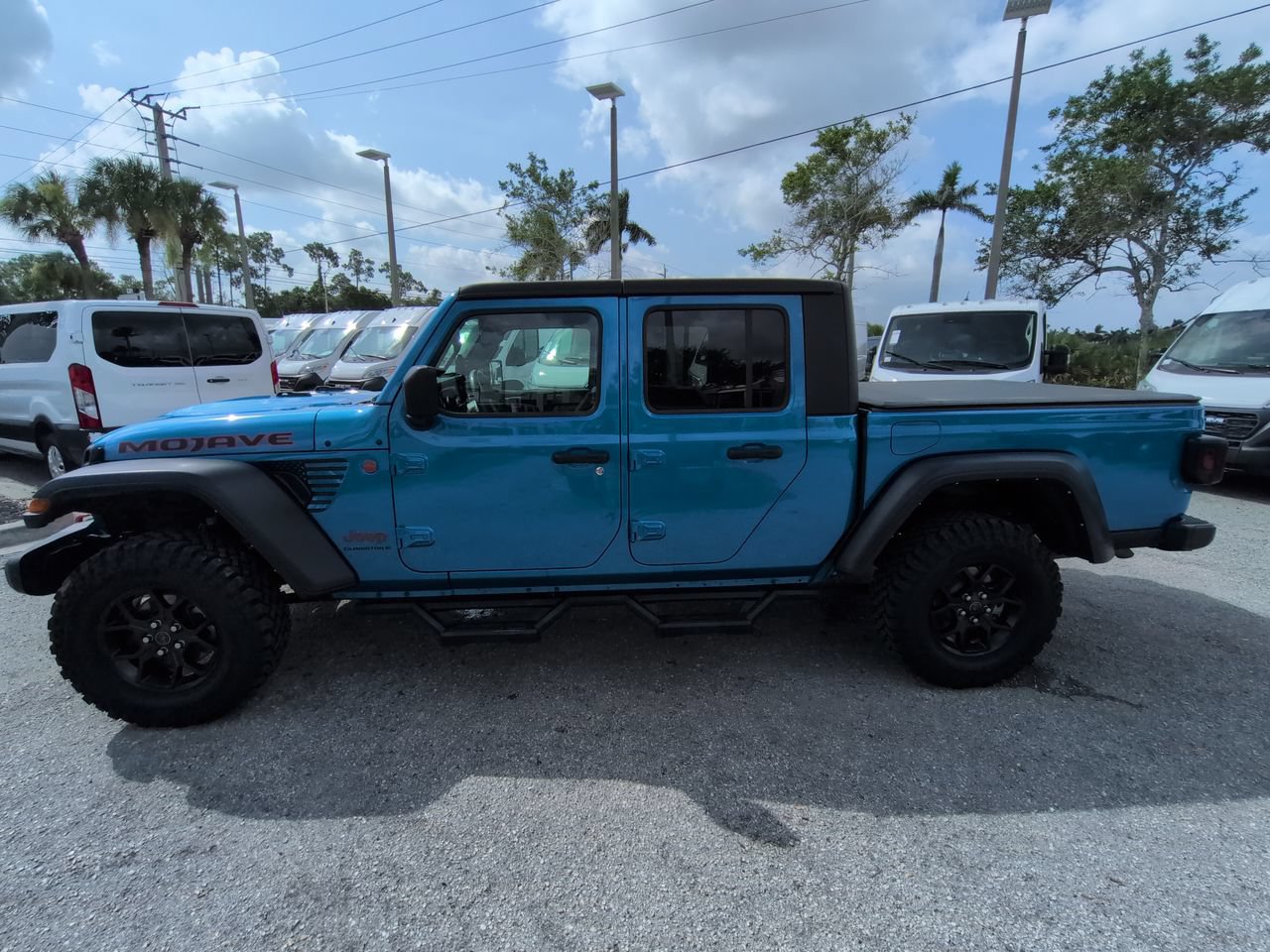 Used 2023 Jeep Gladiator Mojave AWD/4WD image 8