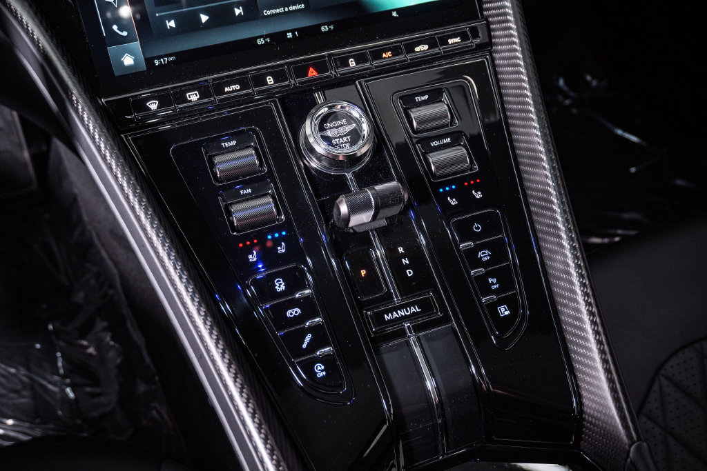 Used 2025 Aston Martin DB12 Coupe RWD image 29
