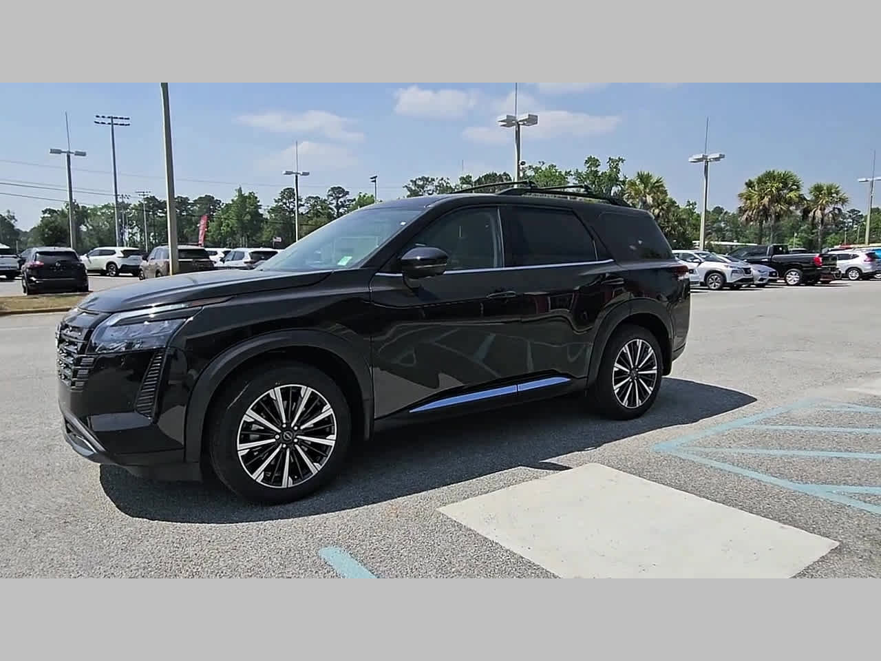 New 2026 Nissan Pathfinder Platinum FWD image 24