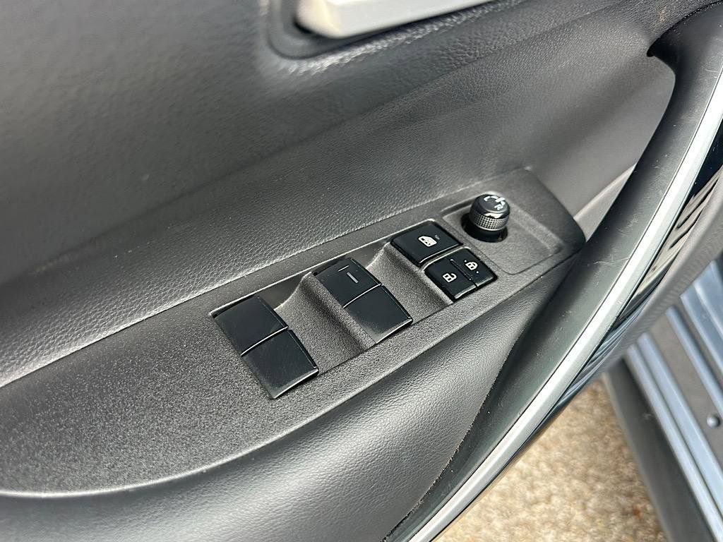Used 2022 Toyota Corolla XSE FWD image 17