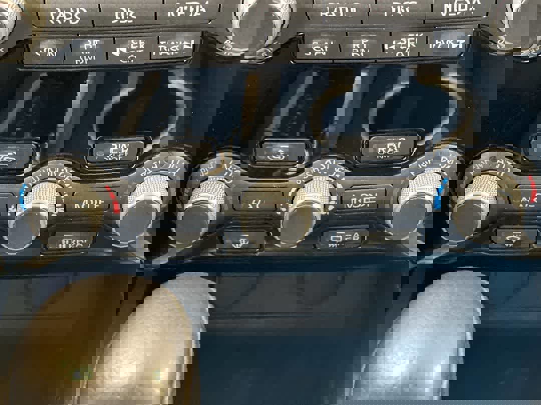 Used 2017 Nissan Pathfinder SV image 21