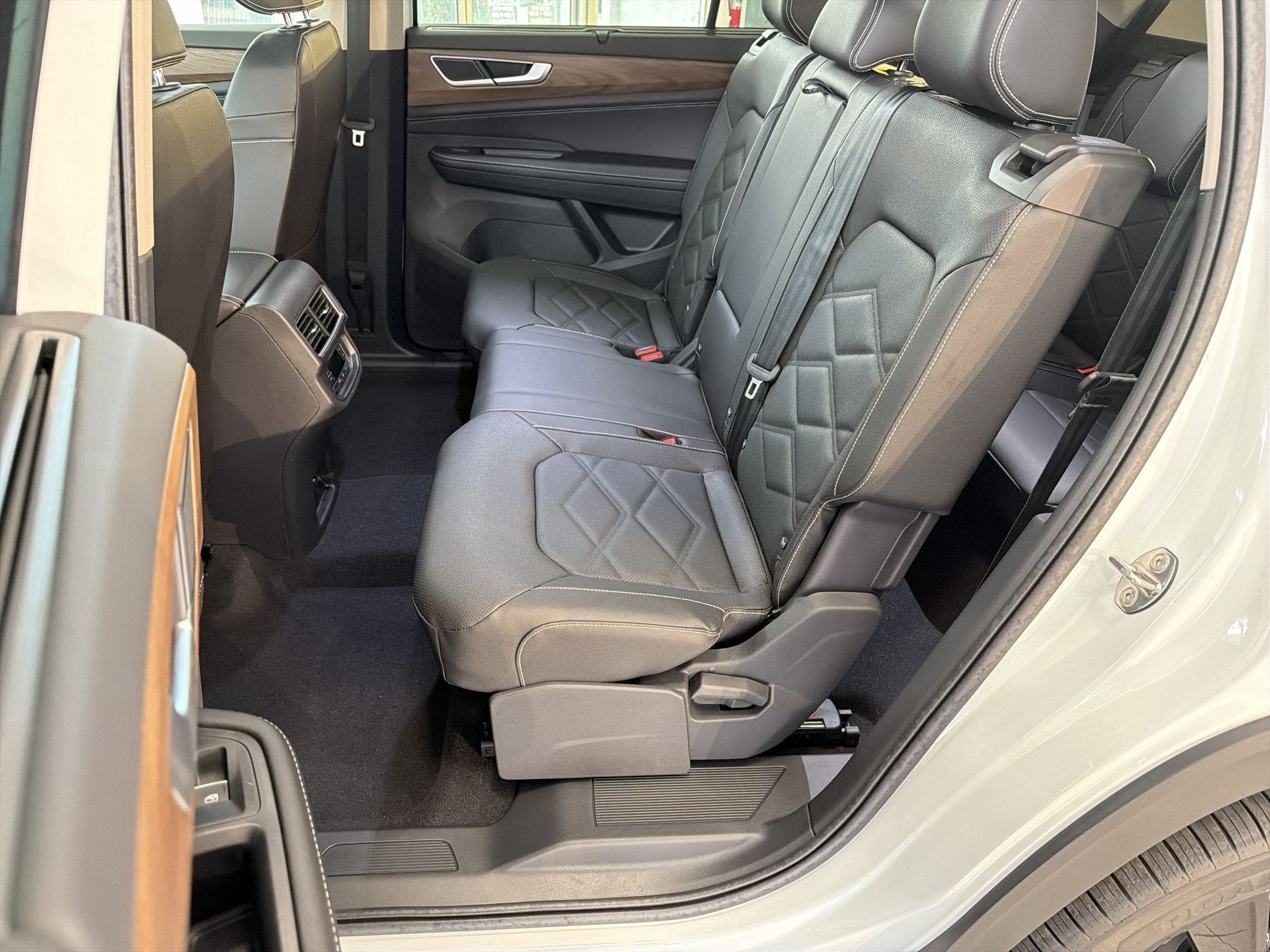 New 2026 Volkswagen Atlas SE FWD image 15
