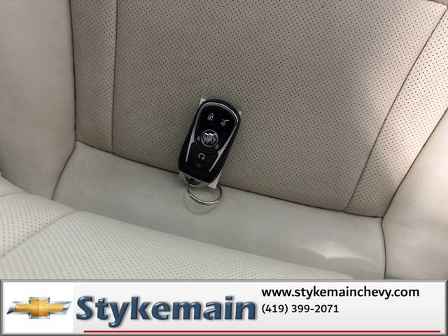 Used 2023 Buick Enclave Essence image 22