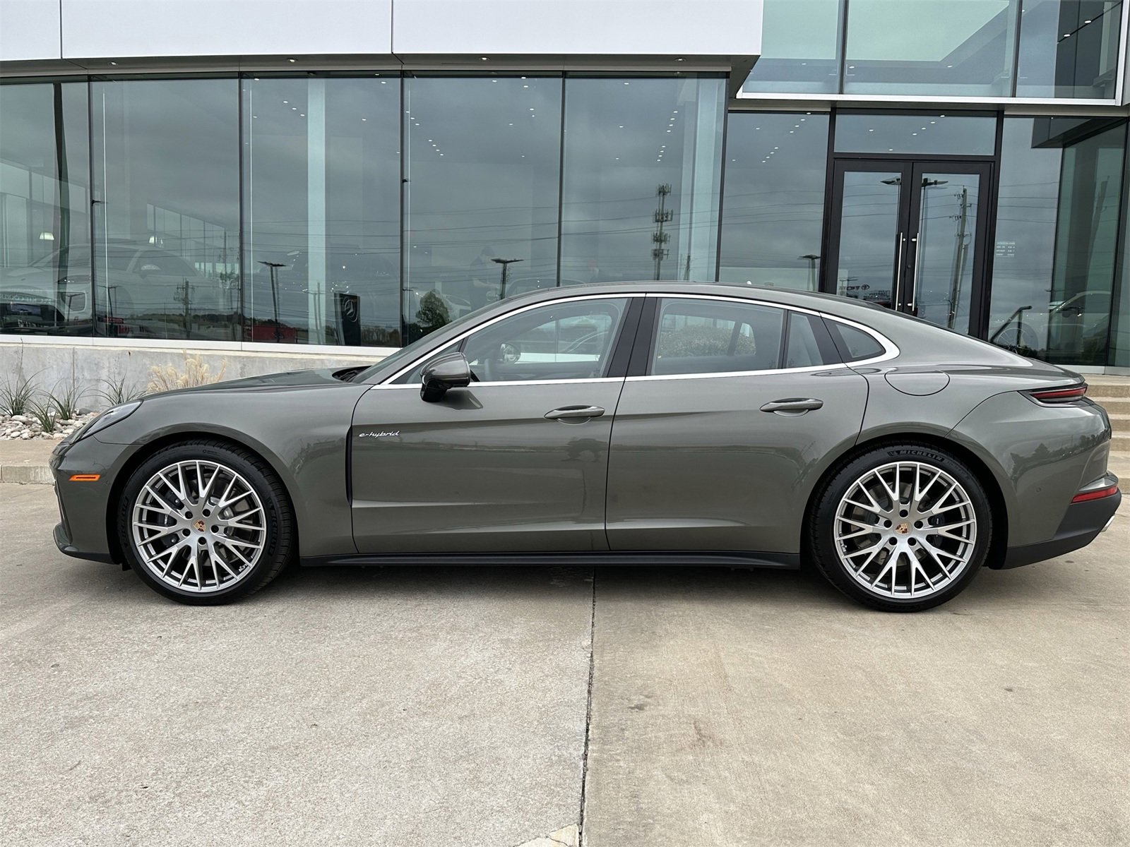 New 2026 Porsche Panamera 4 image 2