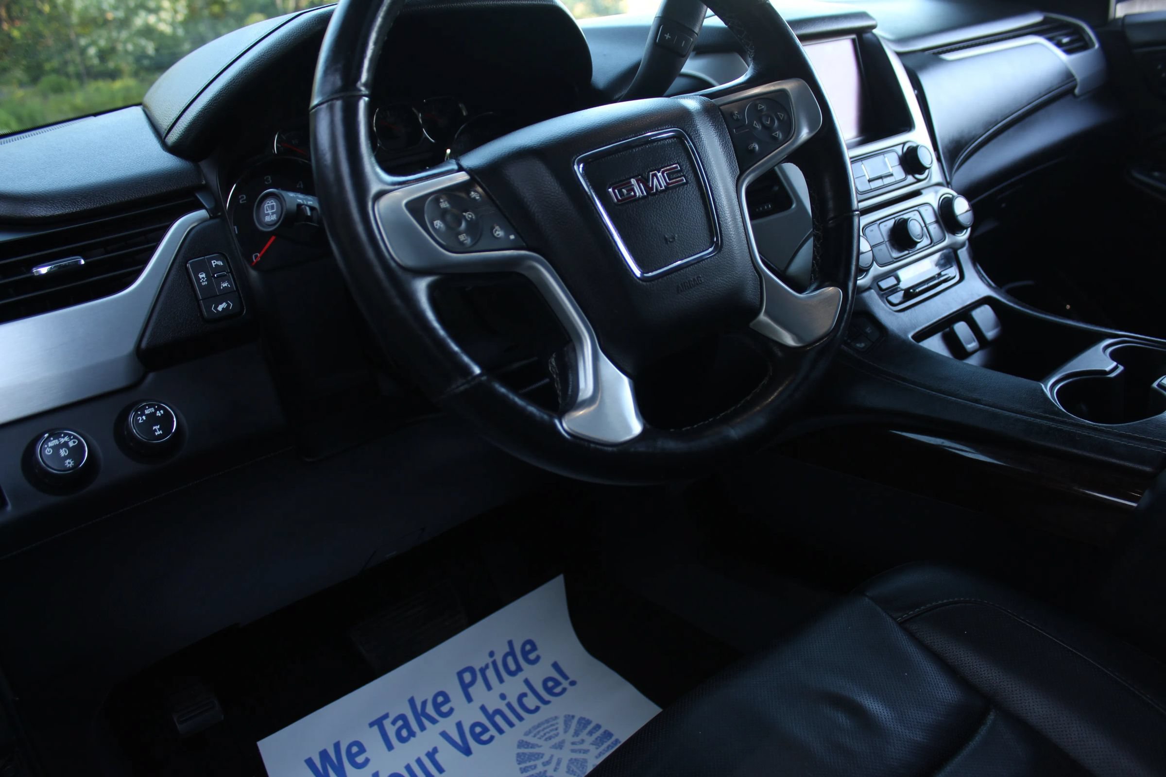 Used 2016 GMC Yukon SLT w/ Open Road Package AWD/4WD image 11