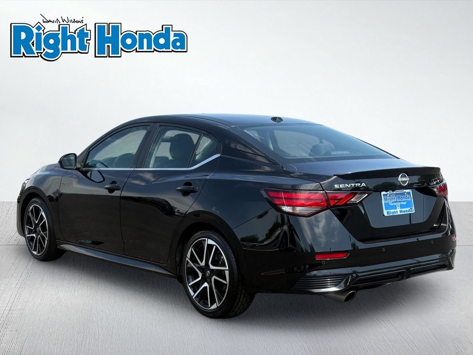 Used 2025 Nissan Sentra SR FWD image 4