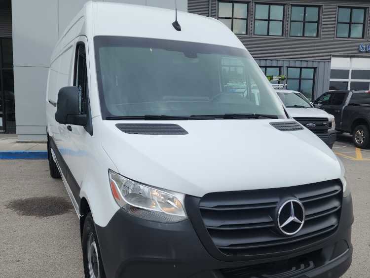 Used 2021 Mercedes-Benz Sprinter 2500 image 2