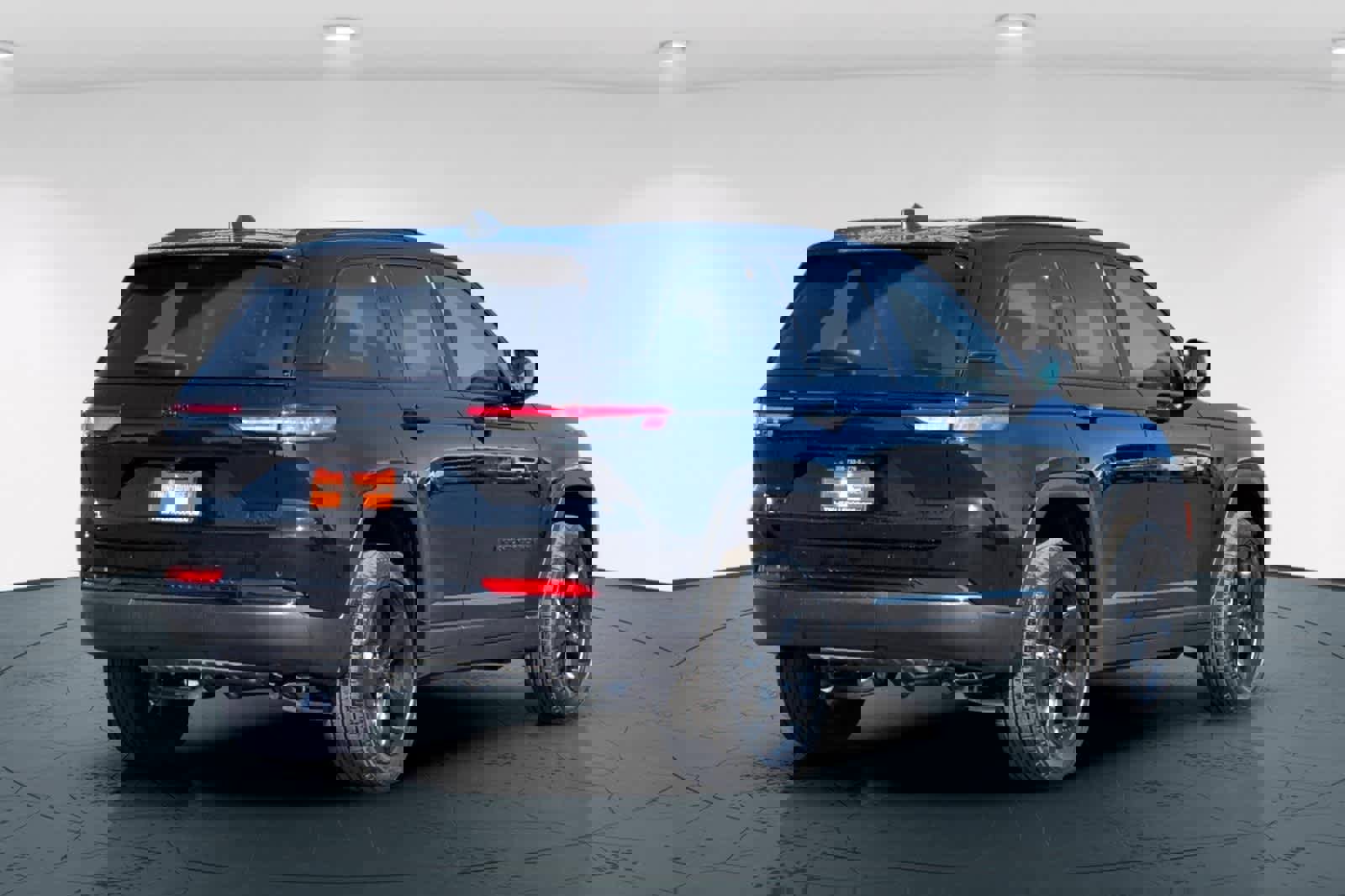 New 2025 Jeep Grand Cherokee Limited w/ Luxury Tech Group II image 2