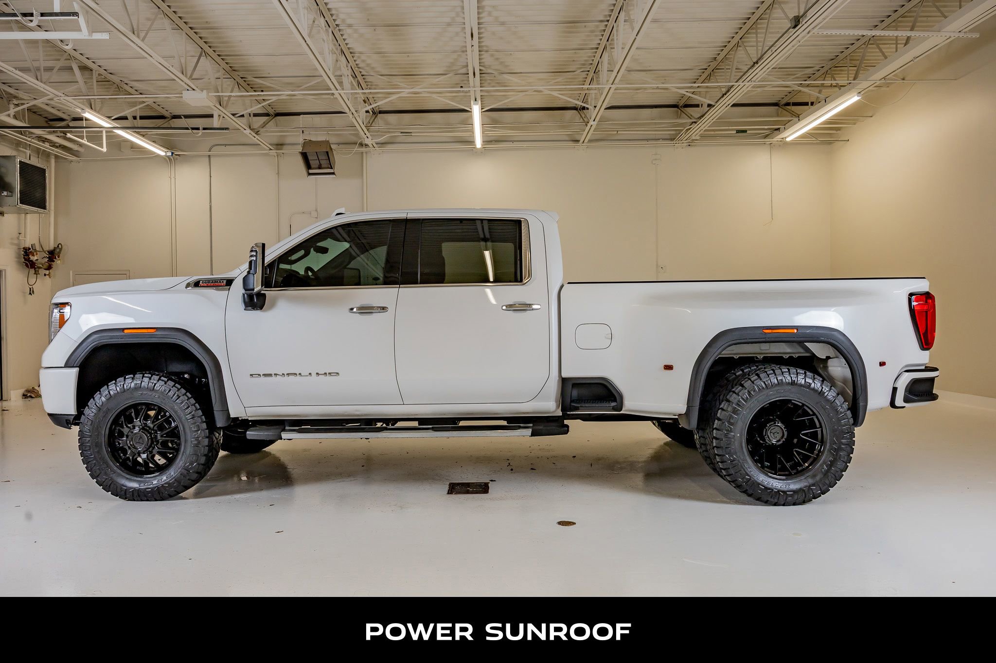 Used 2022 GMC Sierra 3500 Denali w/ Denali Ultimate Package AWD/4WD image 6
