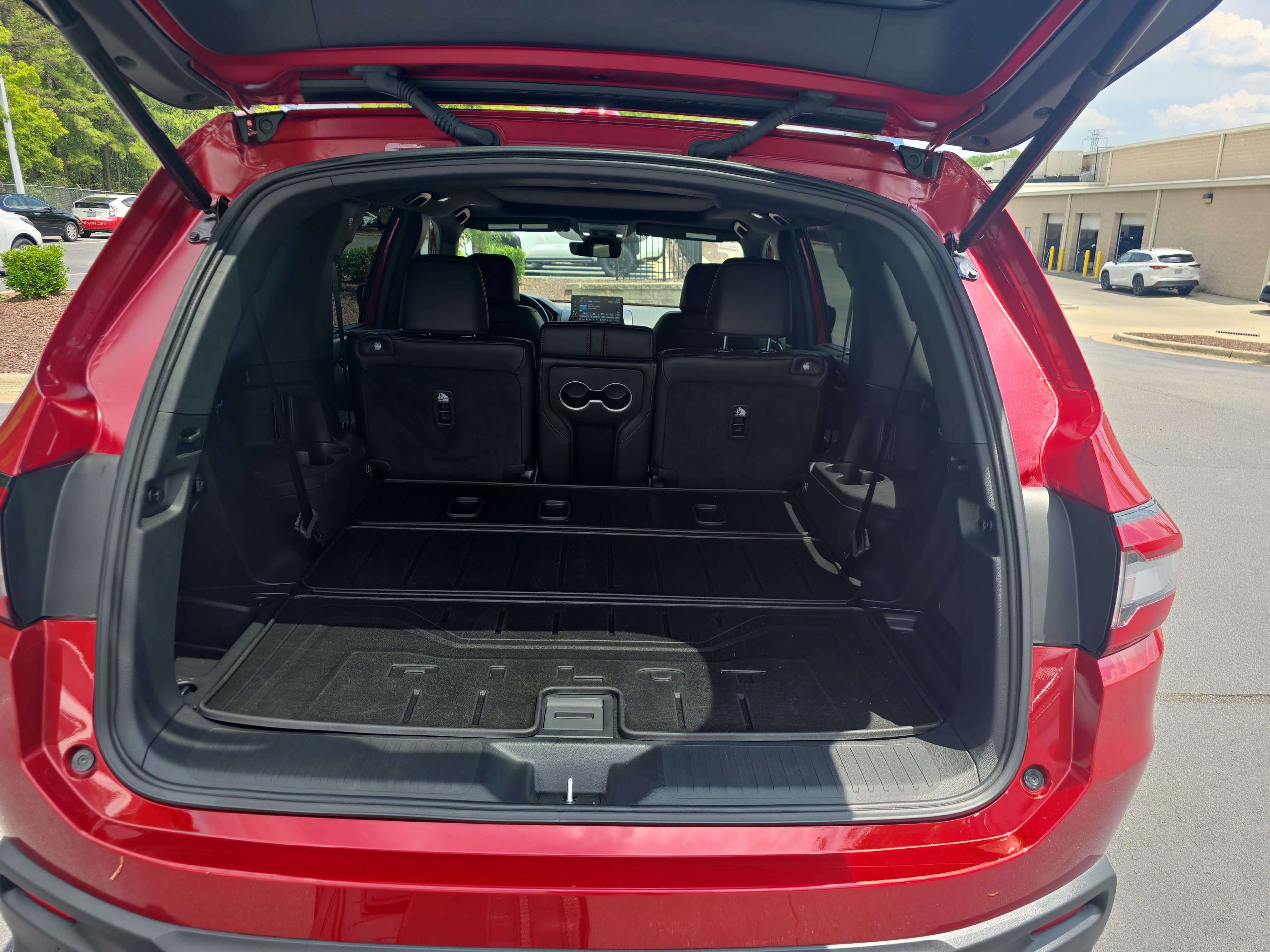 Used 2025 Honda Pilot Black Edition image 12