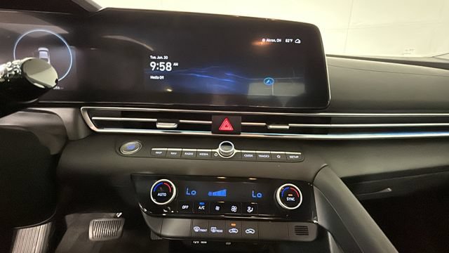 Used 2024 Hyundai Elantra SEL FWD image 23