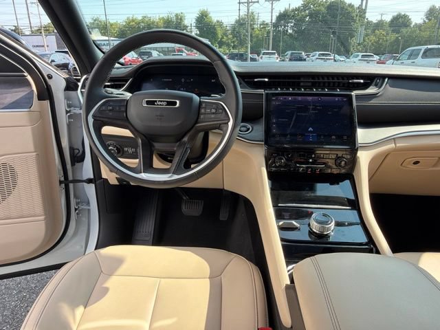 Used 2023 Jeep Grand Cherokee L Limited AWD/4WD image 18