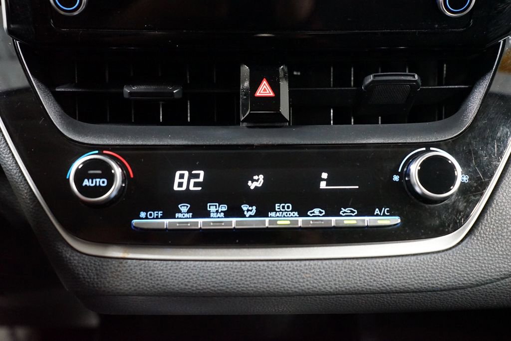 Used 2020 Toyota Corolla LE image 19