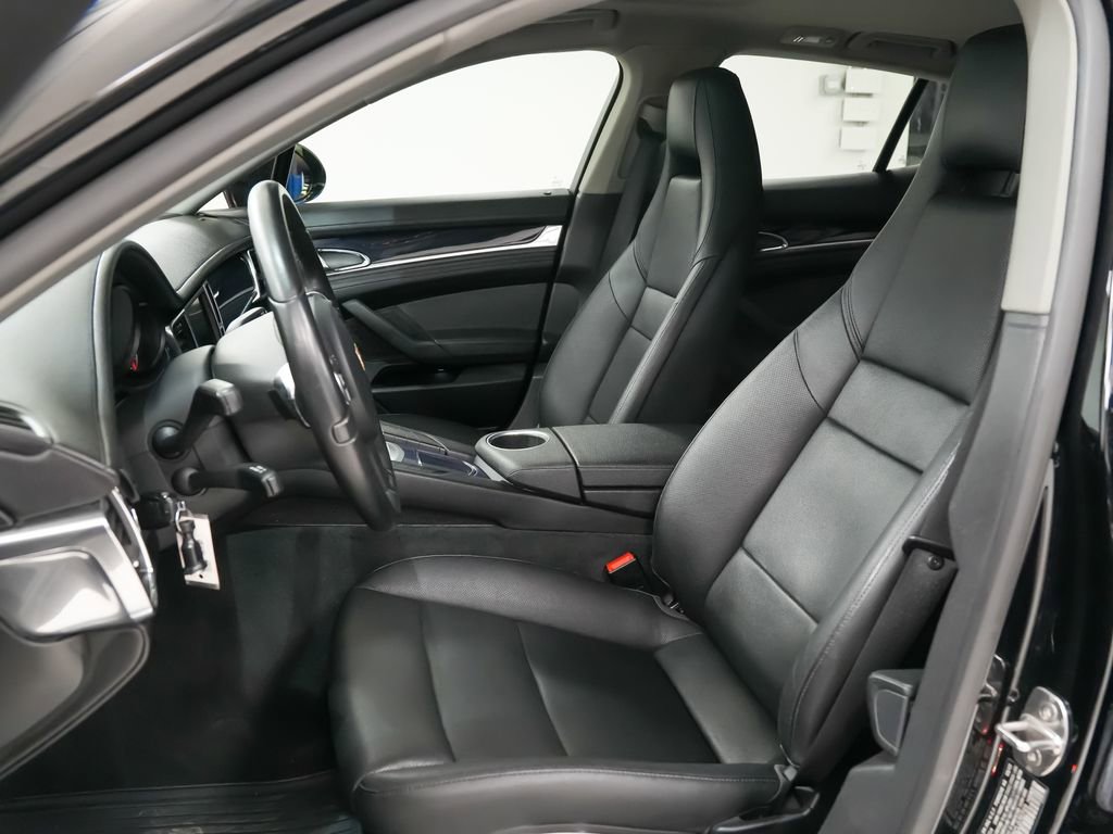 Used 2012 Porsche Panamera 4 image 5