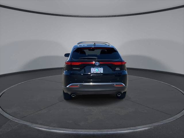 Certified 2022 Toyota Venza XLE AWD/4WD image 8