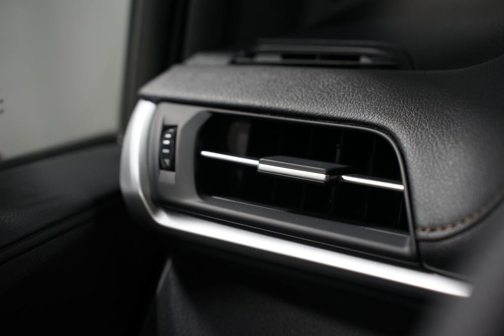 Certified 2025 Toyota Sienna Platinum FWD image 27