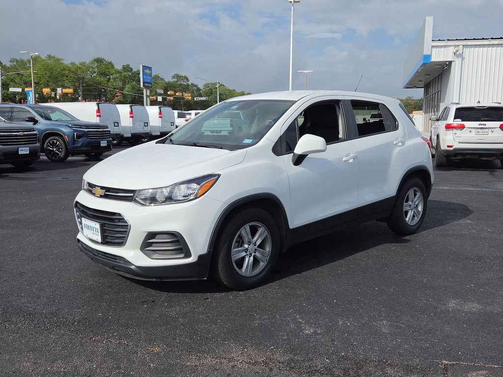 Used 2022 Chevrolet Trax LS w/ Tint and Cruise Package FWD image 2