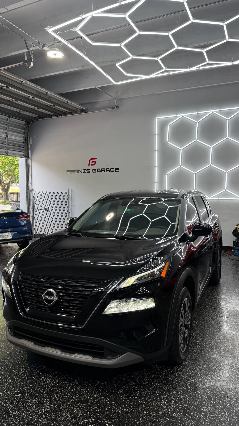 Used 2023 Nissan Rogue SV AWD/4WD image 1