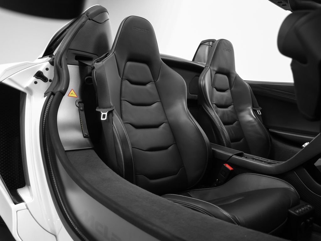 Used 2016 McLaren 675LT Spider RWD image 23