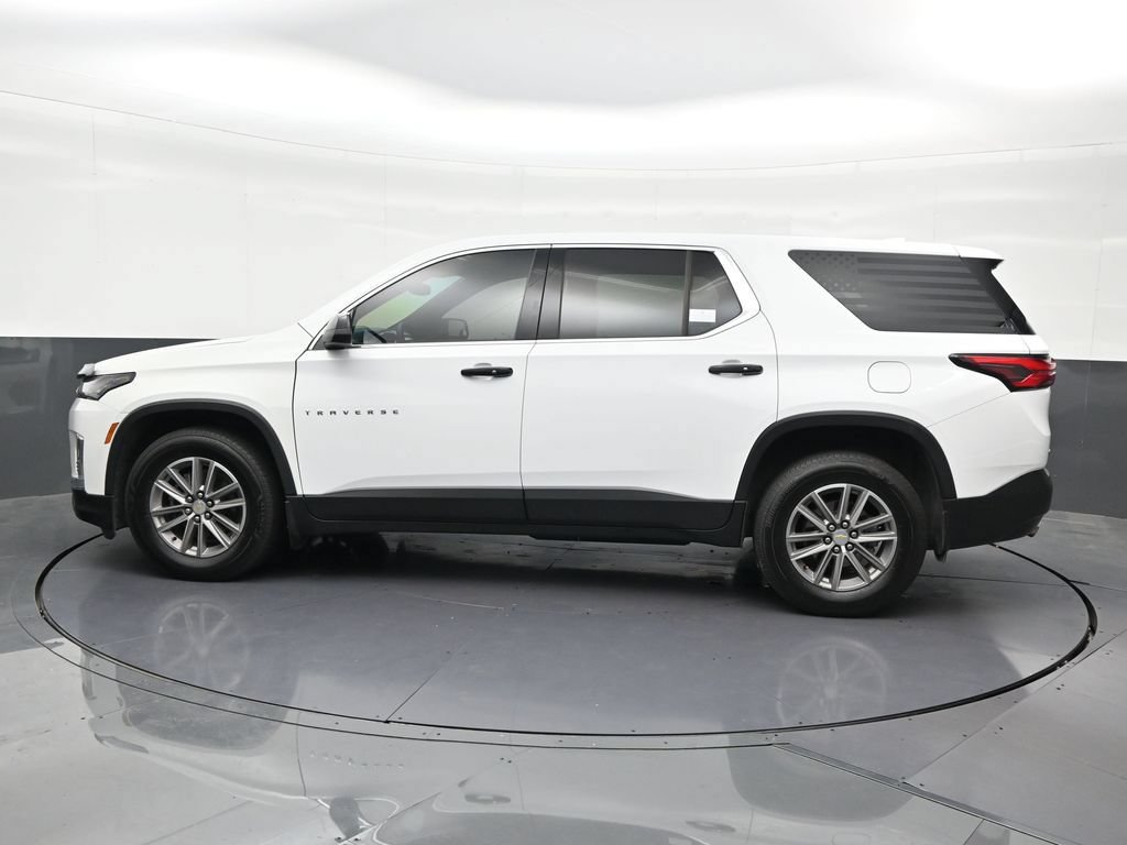 Used 2023 Chevrolet Traverse LS FWD image 2