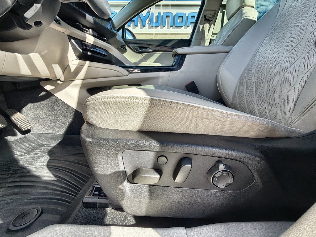 Used 2022 Buick Envision Avenir w/ Technology Package II FWD image 14