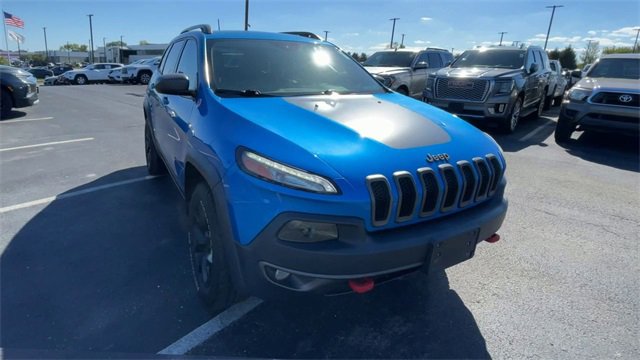 Used 2017 Jeep Cherokee Trailhawk image 4