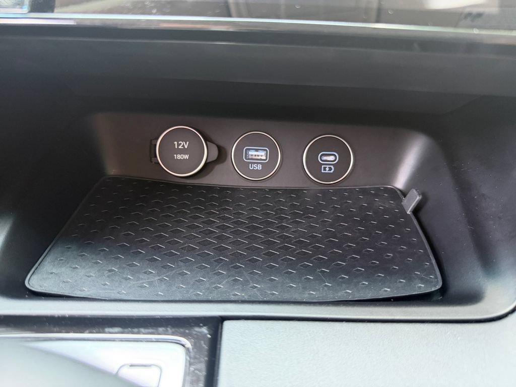 Used 2025 Genesis G70 2.5T AWD/4WD image 19