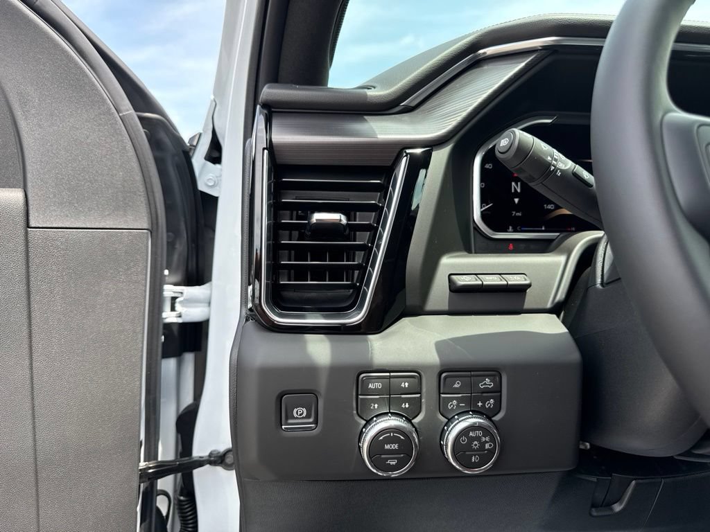 New 2026 GMC Sierra 3500 Denali Ultimate AWD/4WD image 14
