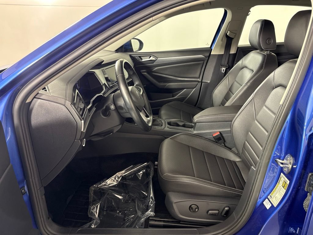 Used 2024 Volkswagen Jetta SE FWD image 28