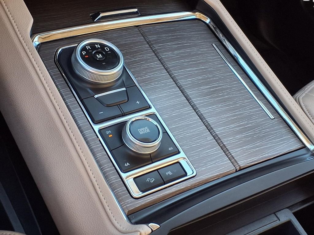 Used 2024 Ford Expedition Max Limited image 17