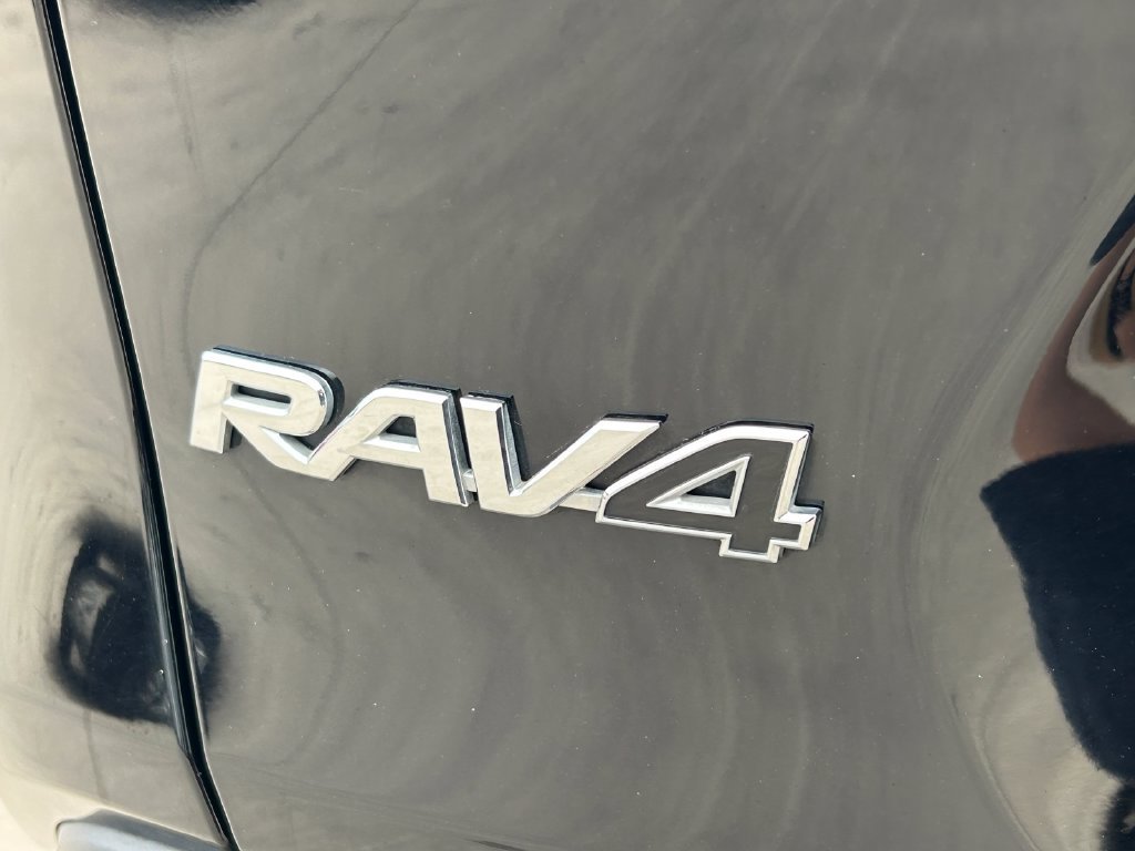 Used 2025 Toyota RAV4 XLE FWD image 12