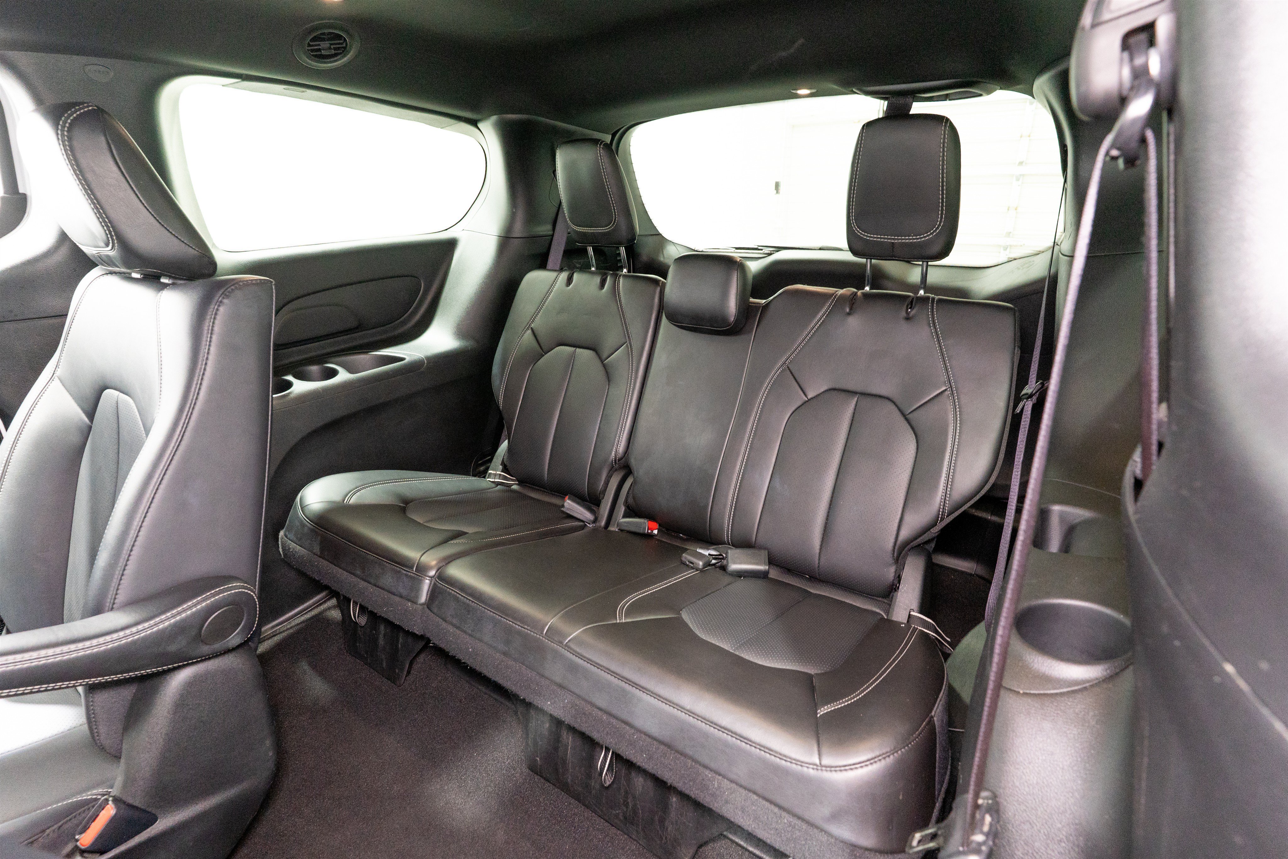 Used 2024 Chrysler Pacifica Limited FWD image 33