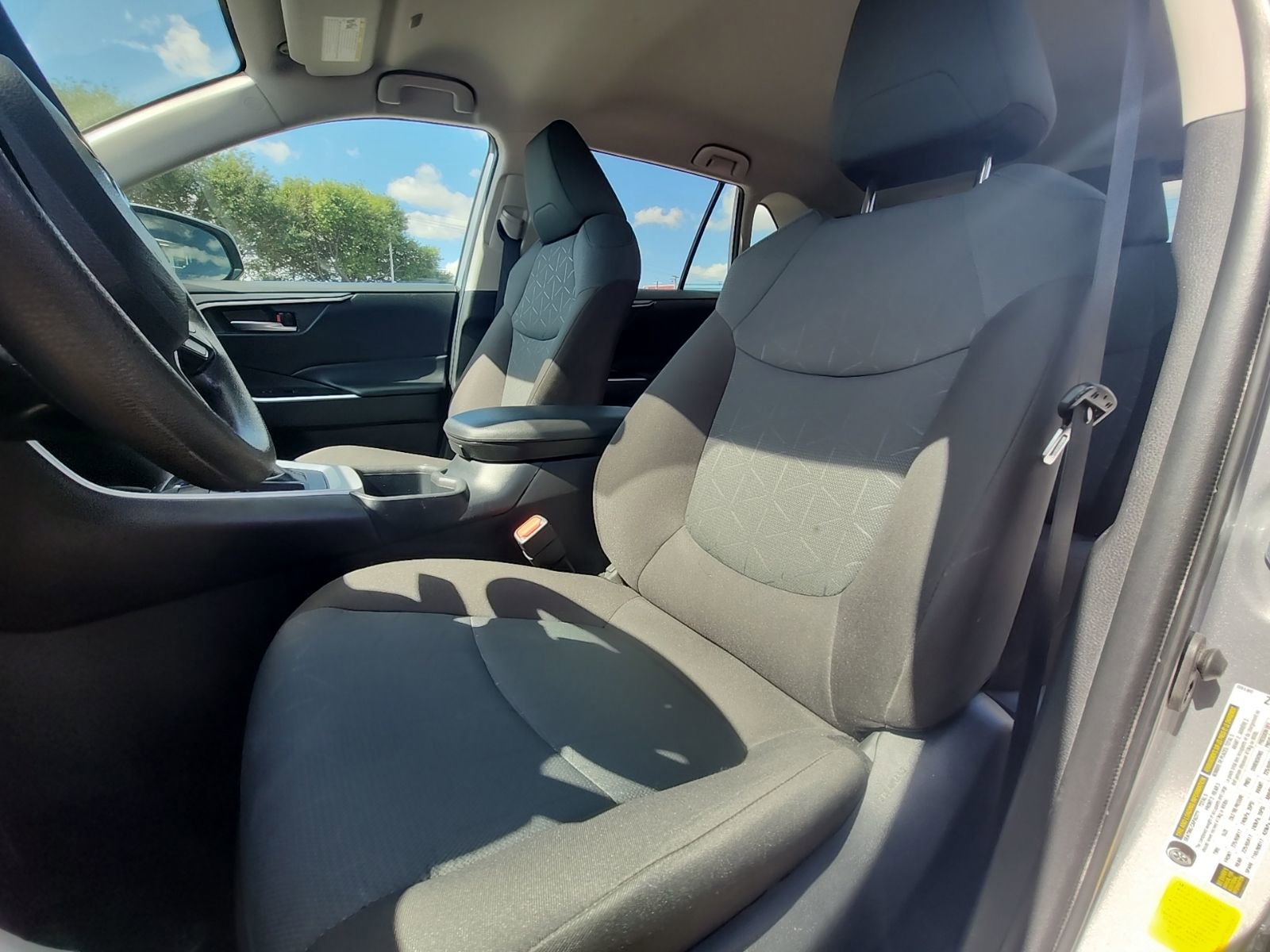 Used 2025 Toyota RAV4 XLE FWD image 7