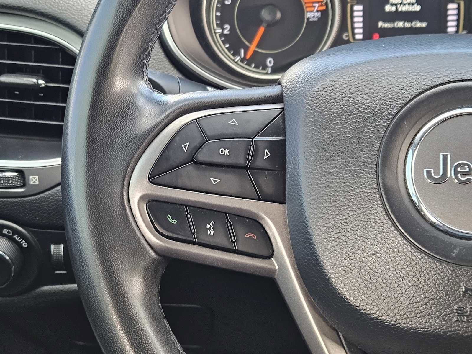 Used 2020 Jeep Cherokee Latitude Plus FWD image 27