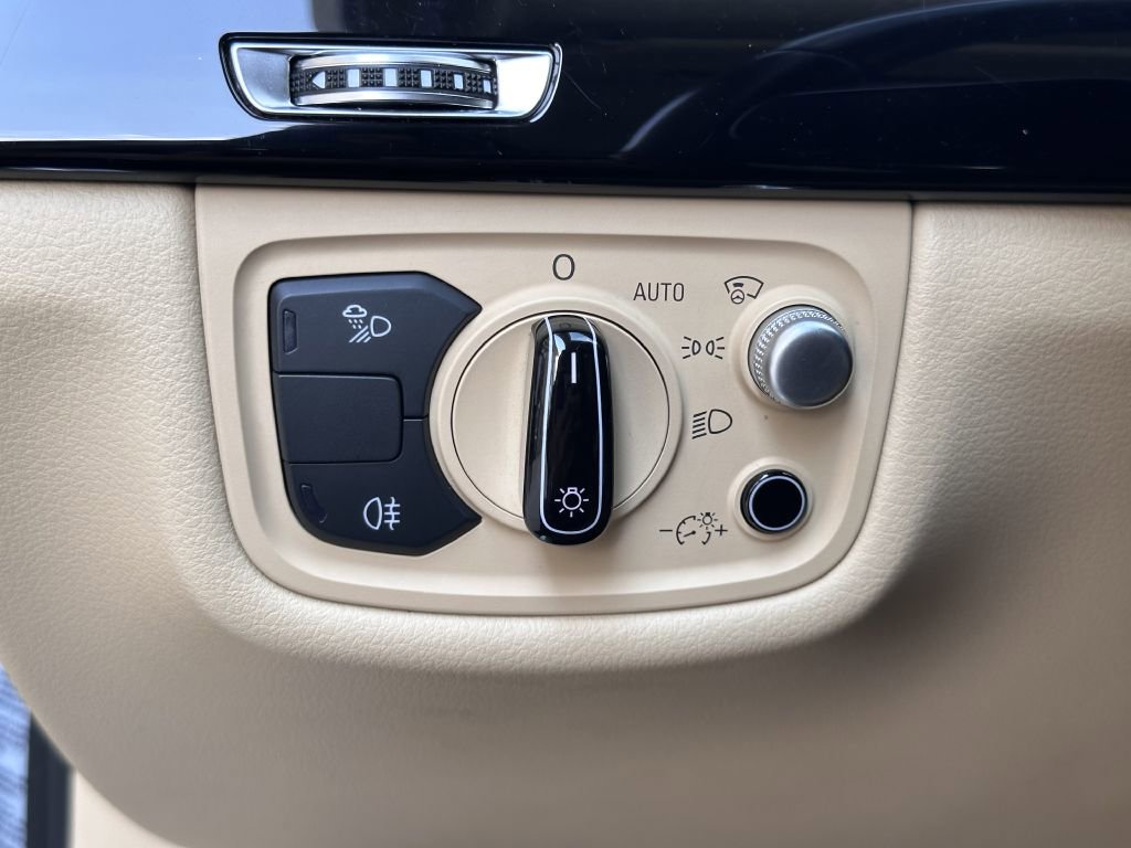 Used 2016 Audi A8 L 3.0T w/ Executive Package image 32