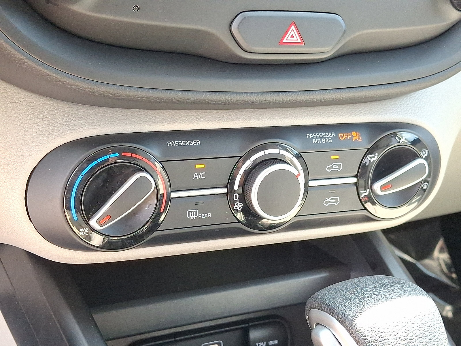 Certified 2025 Kia Soul LX w/ LX Technology Package FWD image 15