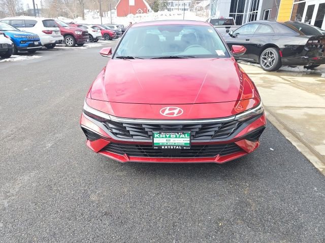 Used 2025 Hyundai Elantra SEL FWD image 2