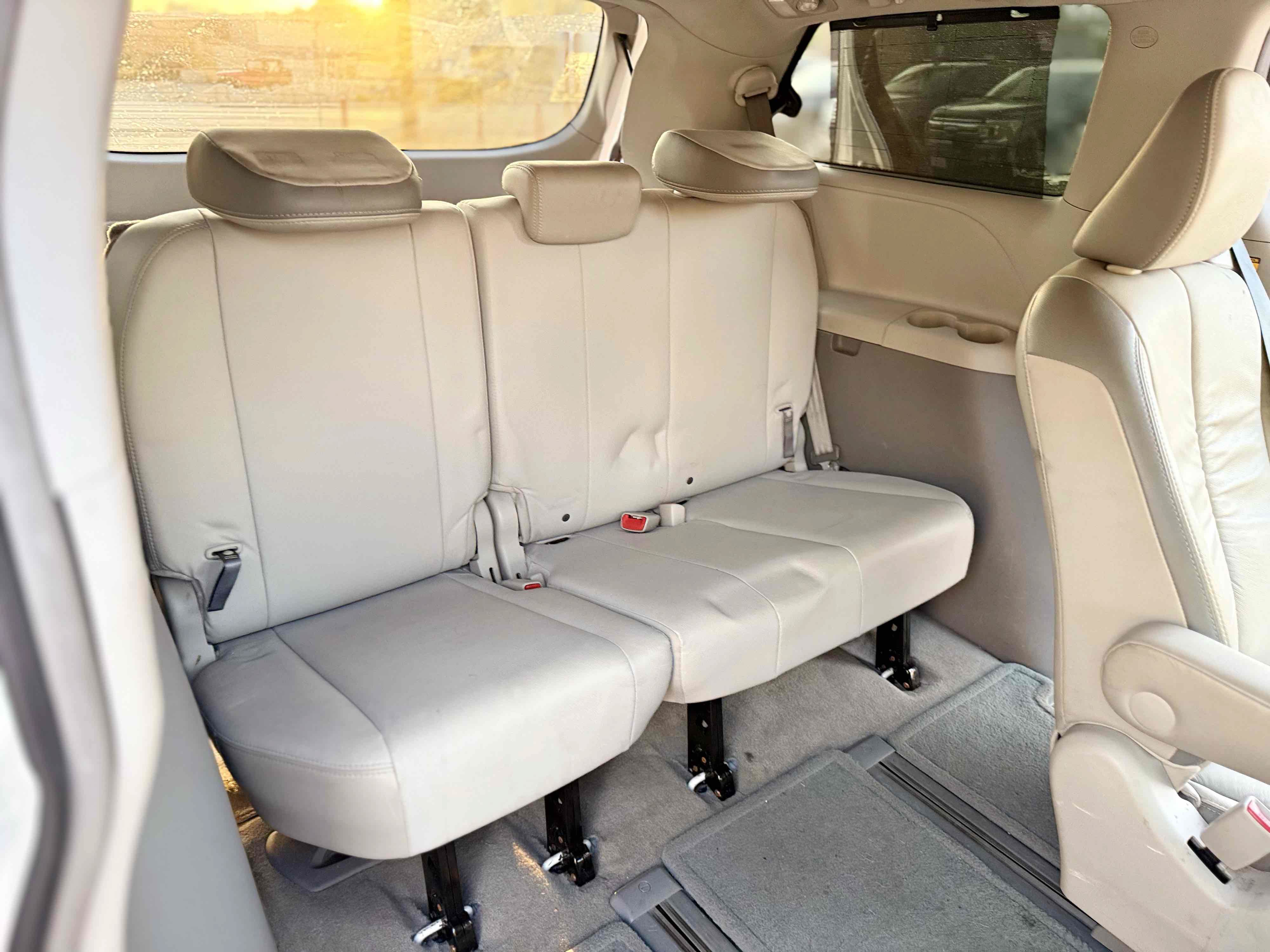 Used 2012 Toyota Sienna Limited w/ Premium Pkg AWD/4WD image 18