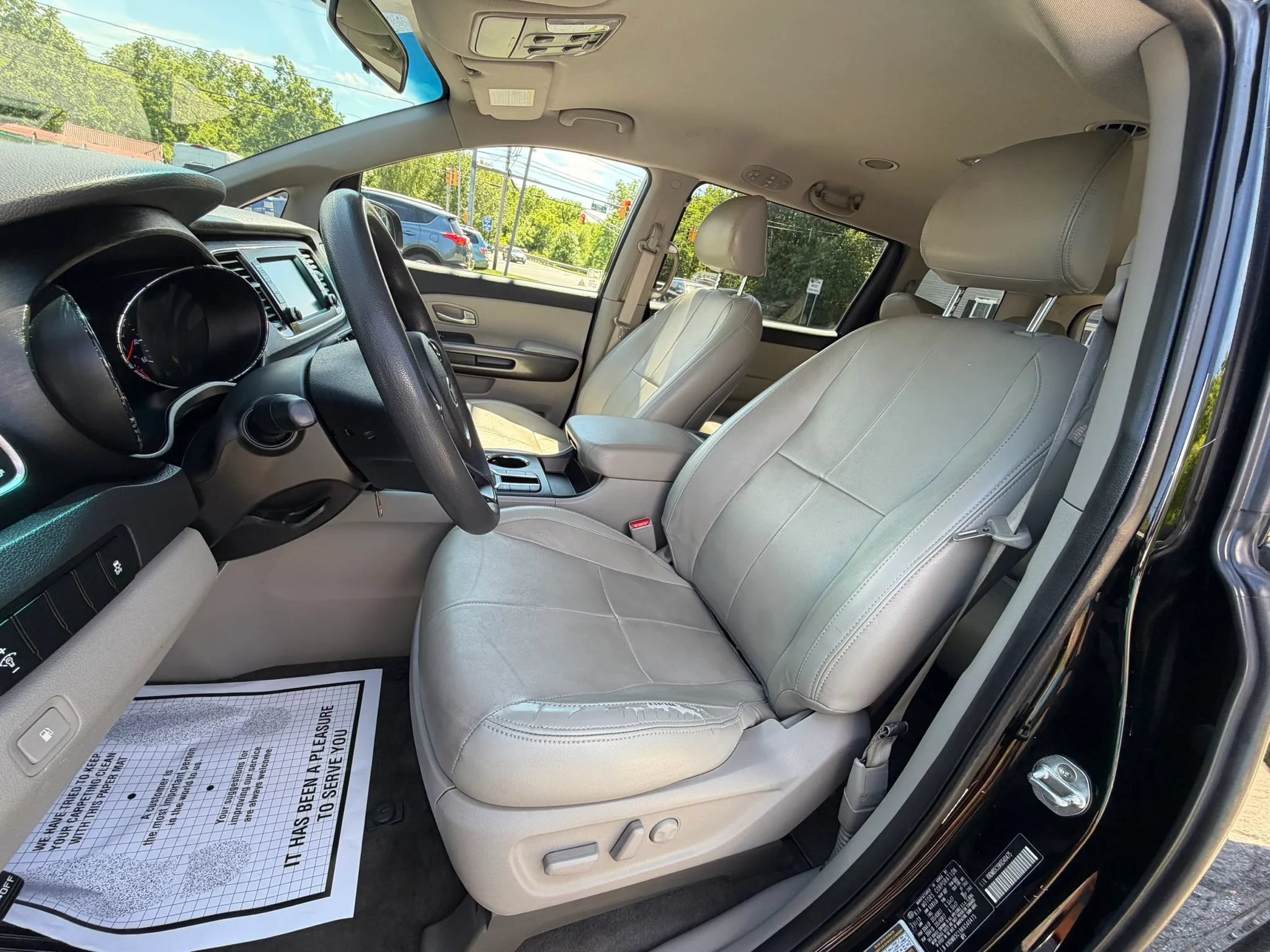 Used 2019 Kia Sedona LX FWD image 13
