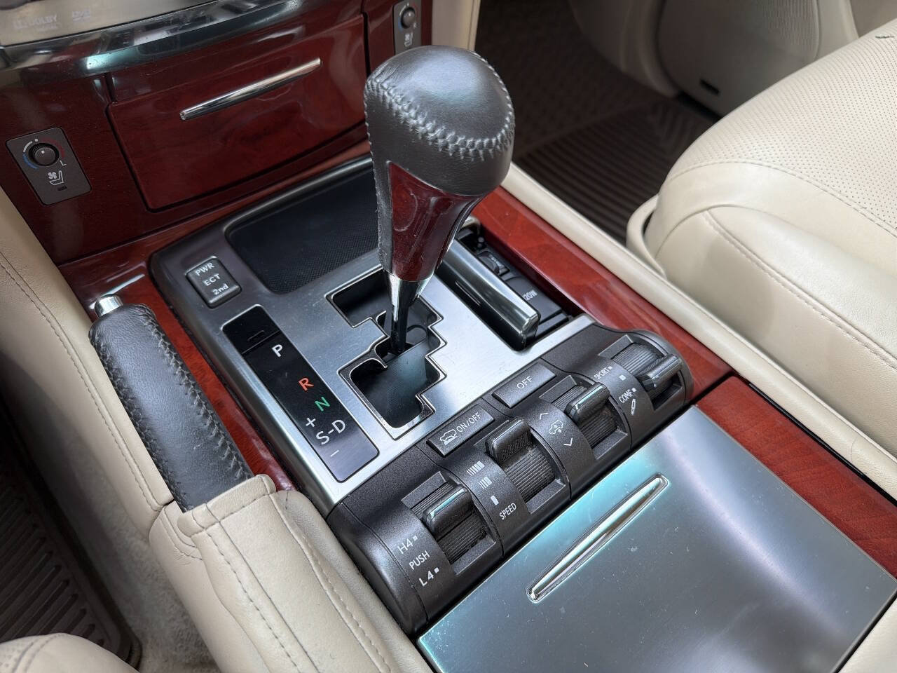 Used 2010 Lexus LX 570 4WD image 34