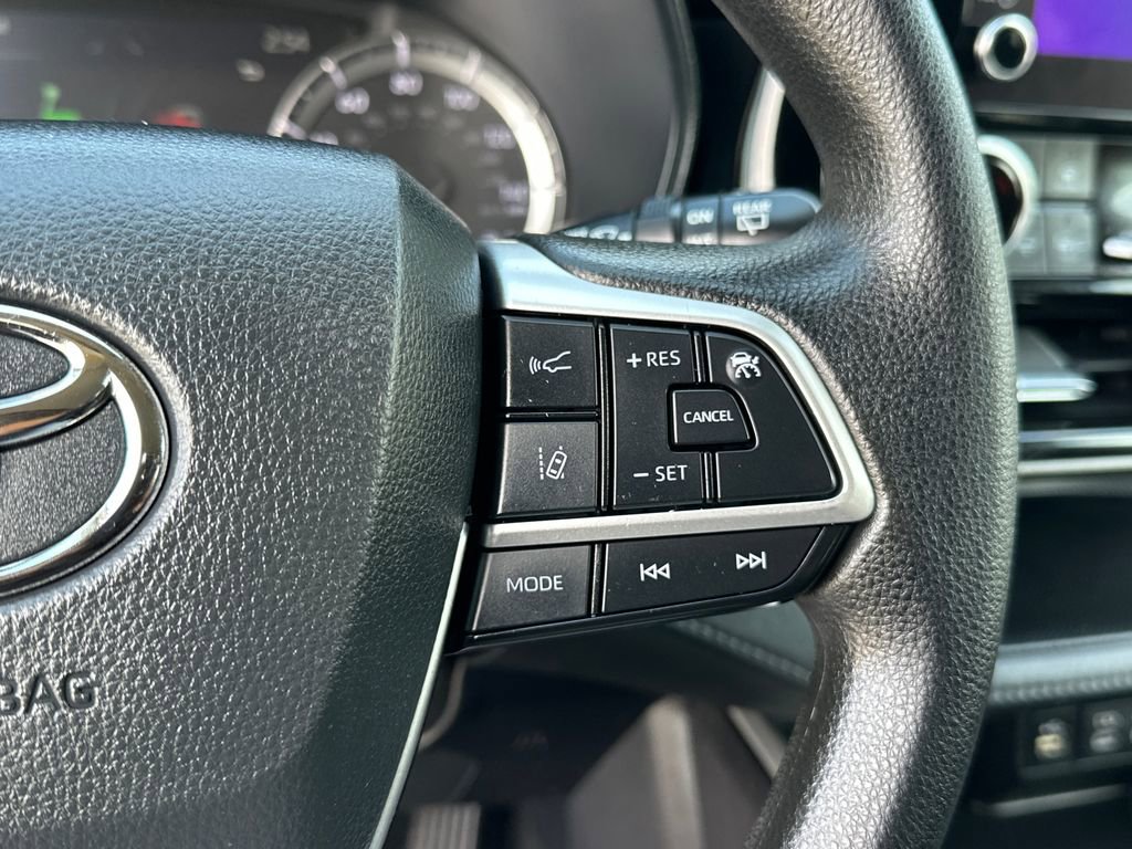 Used 2023 Toyota Highlander L image 24