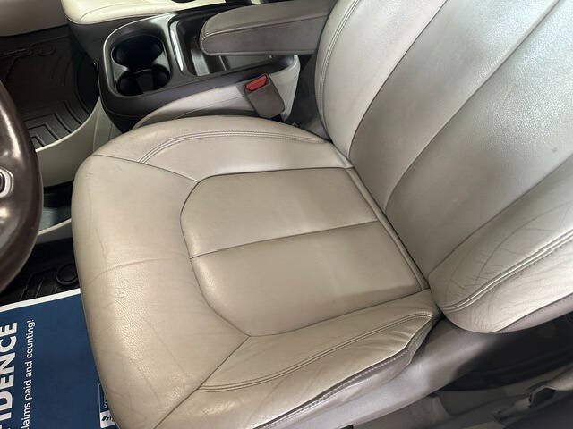Used 2017 Chrysler Pacifica Touring-L FWD image 16
