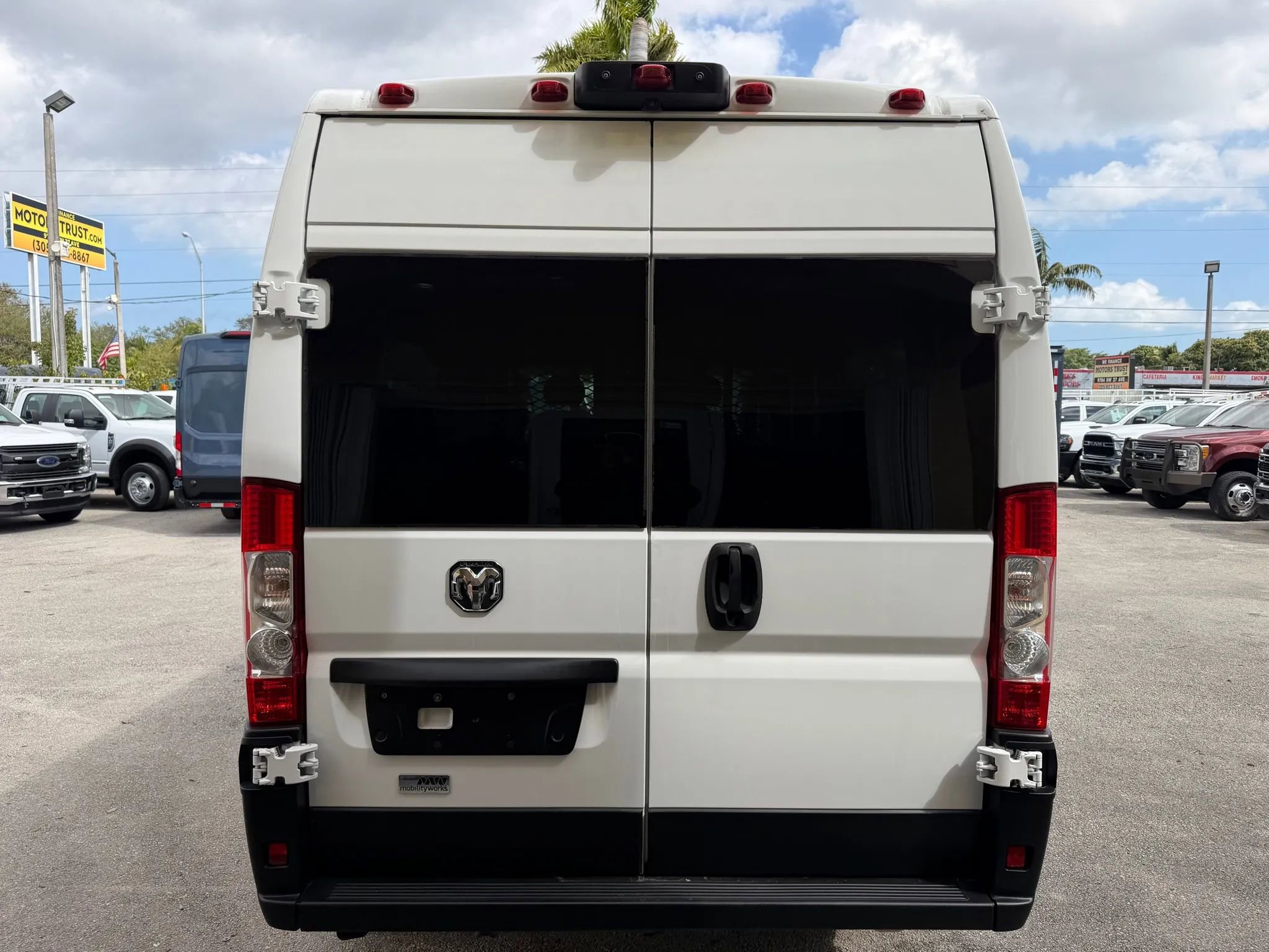 Used 2023 RAM ProMaster 2500 image 7