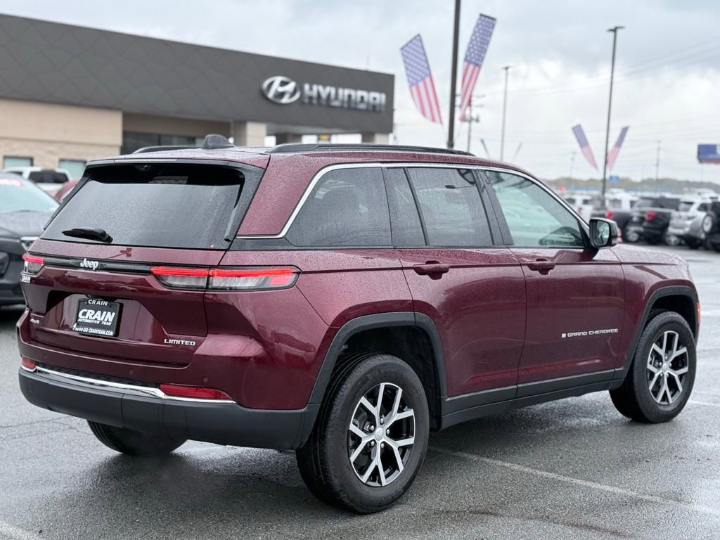 Used 2024 Jeep Grand Cherokee Limited w/ Luxury Tech Group II image 7