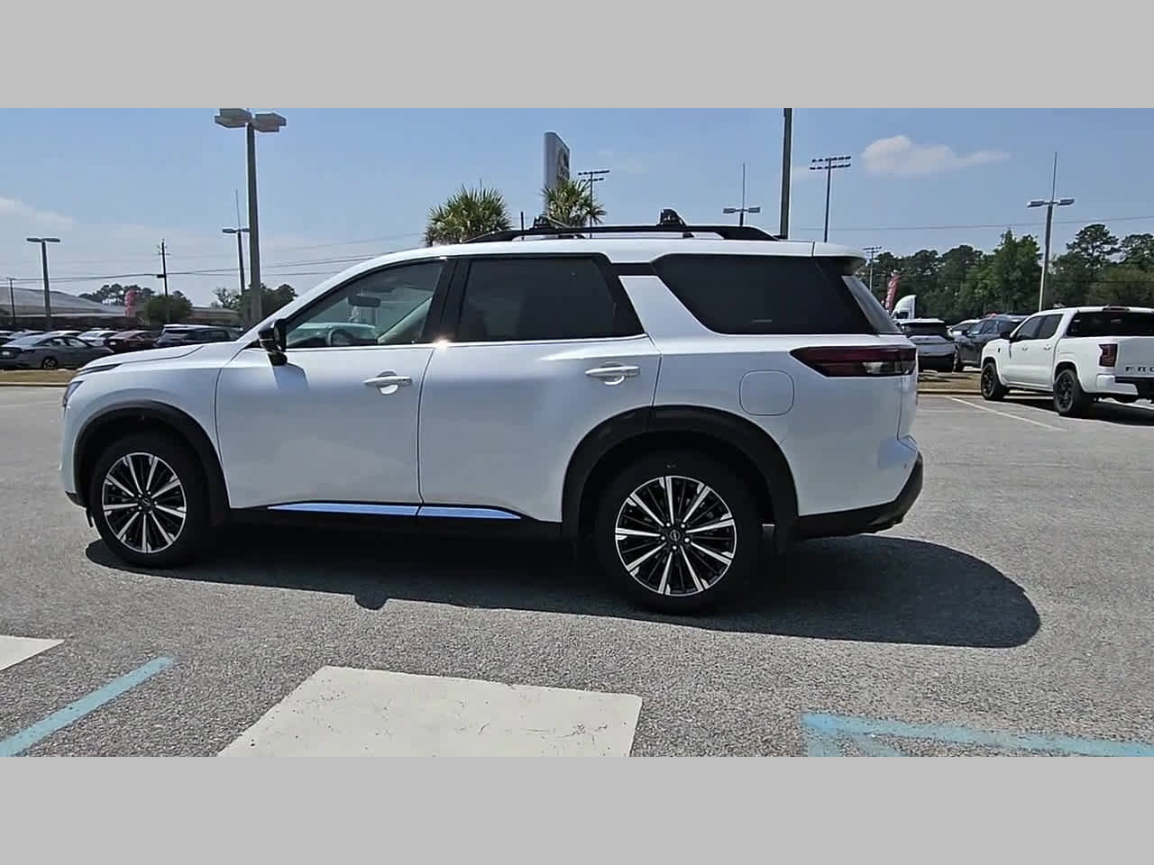 New 2026 Nissan Pathfinder Platinum FWD image 25