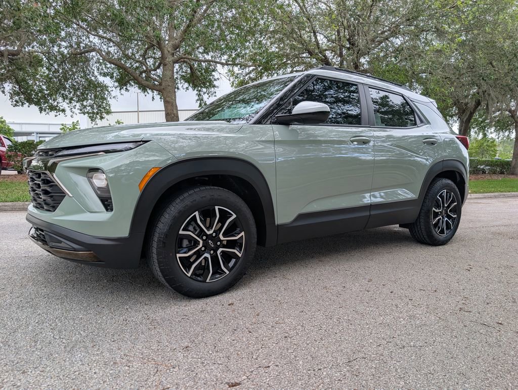 Used 2025 Chevrolet TrailBlazer ACTIV w/ Convenience Package image 3