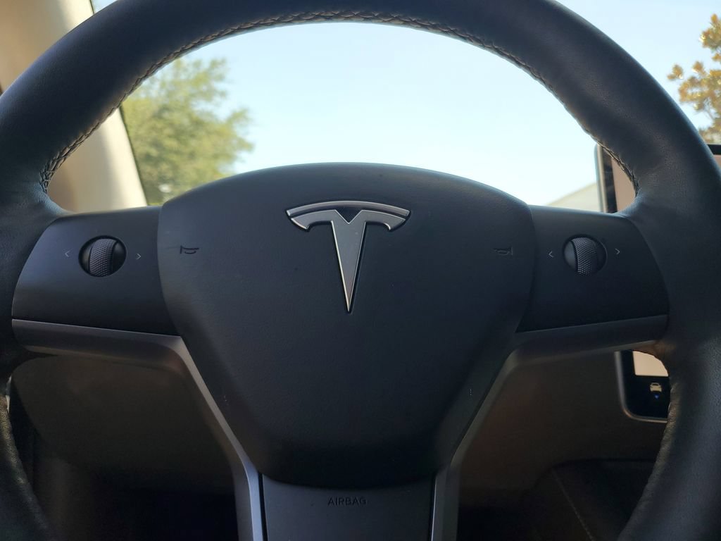 Used 2022 Tesla Model Y Long Range AWD/4WD image 22