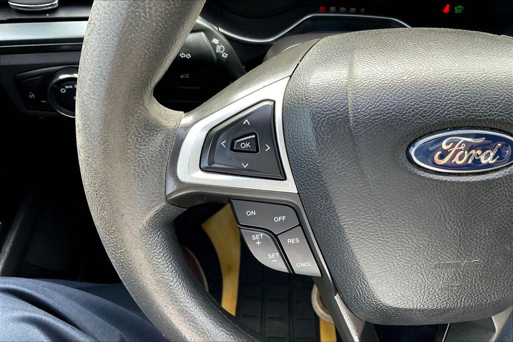 Used 2015 Ford Fusion SE FWD image 11